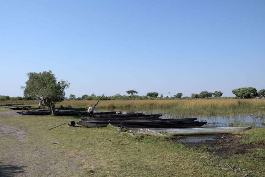 Boote bei der Mokoro Station Morutsa