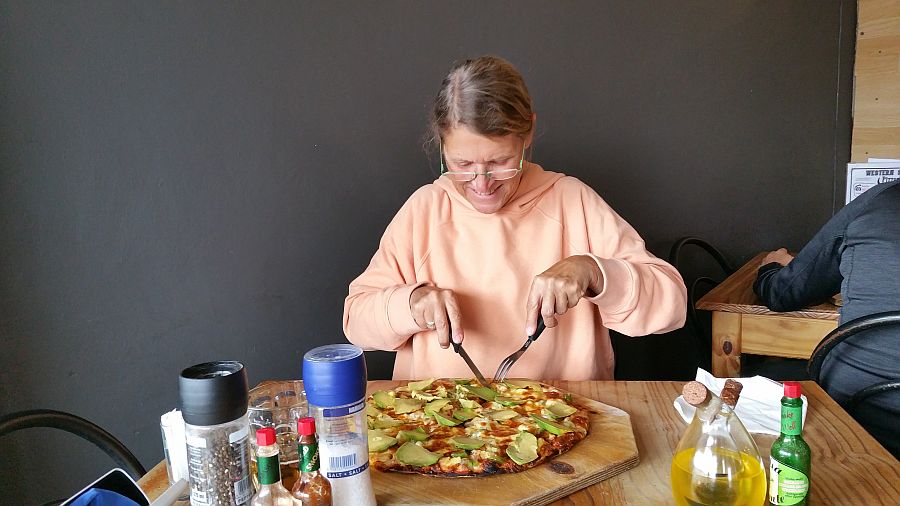 Es gibt Pizza in der Western Saloon Pizzeria