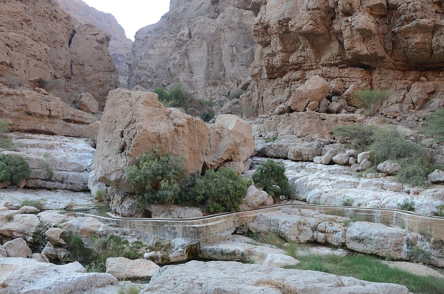 Bewässerungskanal (Falaj) im Wadi al Shab