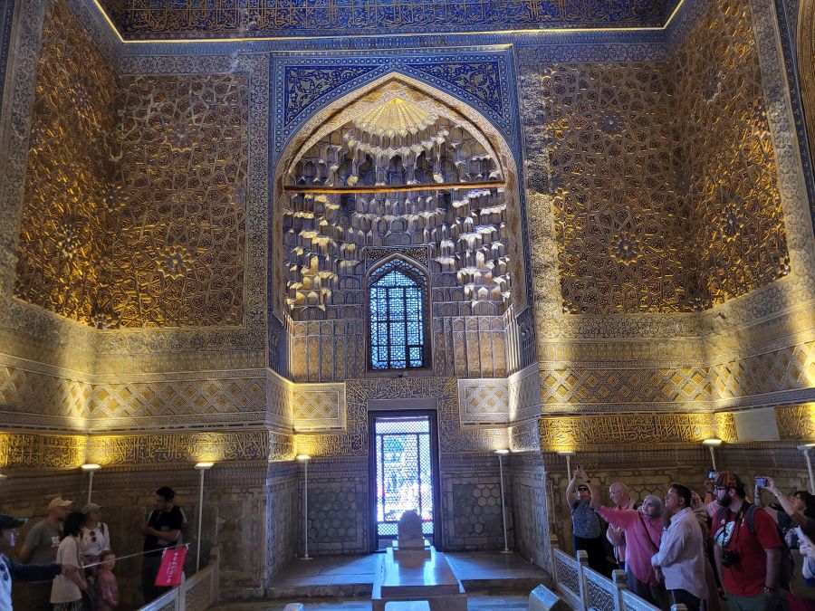 Samarkand: im Inneren des Gur-Emir-Mausoleums