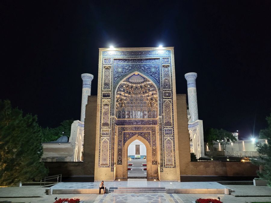 Samarkand: das Gur-Emir-Mausoleum bei Nacht