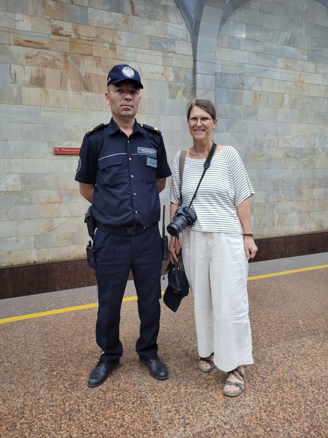Taschkent: Amélie und ein freundlicher Herr von der Polizei