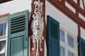 Schnitzerei an Fachwerkhaus